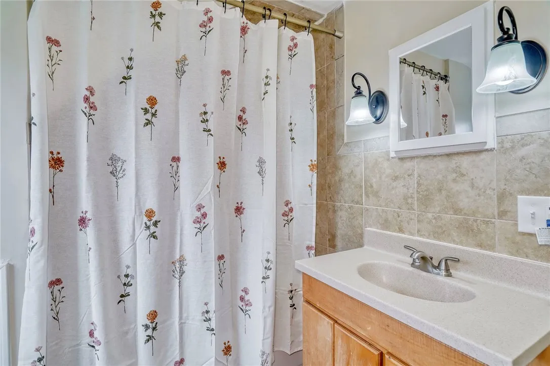 2862 Culver Road, Irondequoit, New York 14622, Irondequoit, New York 14622, 2 Bedrooms Bedrooms, 8 Rooms Rooms,1 BathroomBathrooms,Residential,For Sale,2862 Culver Road, Irondequoit, New York 14622,R1619973