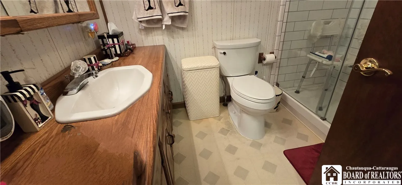 Full Bathroom