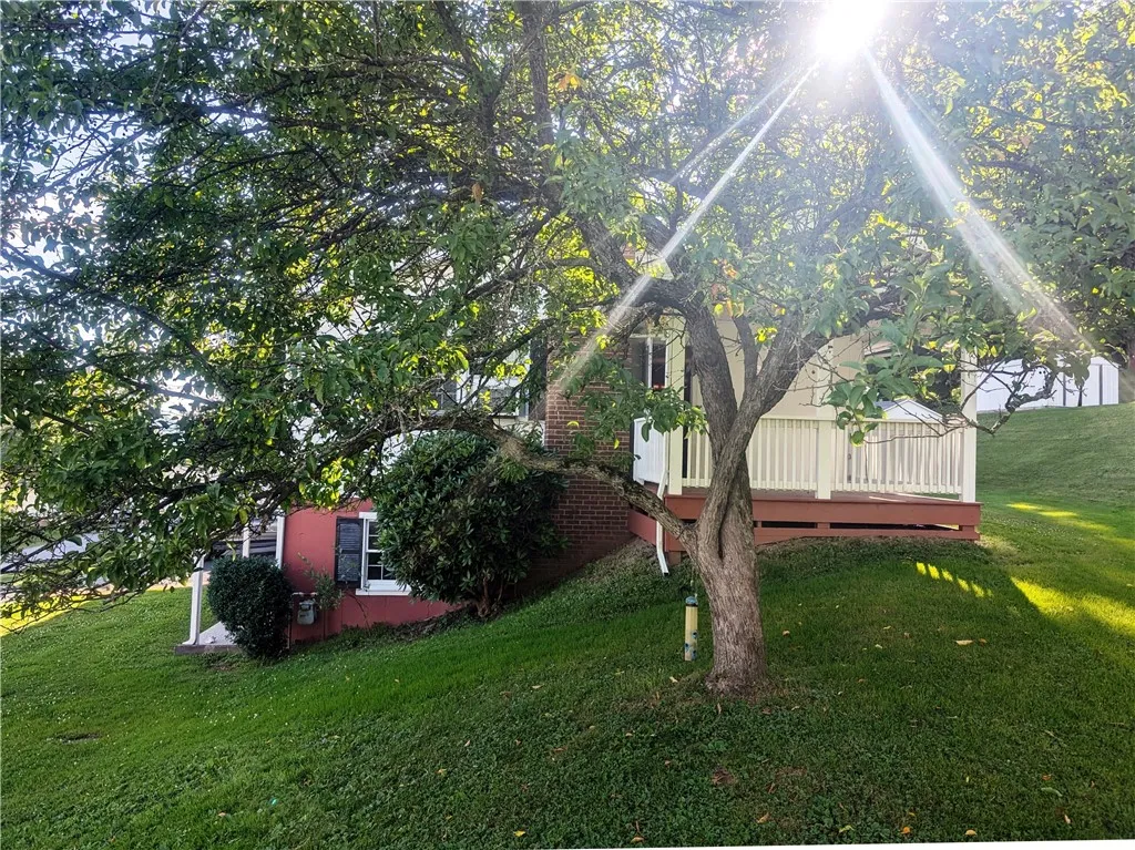 310 East Green Street, Smethport Boro, Pennsylvani, Smethport Boro, Pennsylvania 16749, 3 Bedrooms Bedrooms, 9 Rooms Rooms,2 BathroomsBathrooms,Residential,For Sale,310 East Green Street, Smethport Boro, Pennsylvani,R1622328