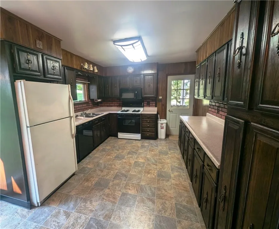 310 East Green Street, Smethport Boro, Pennsylvani, Smethport Boro, Pennsylvania 16749, 3 Bedrooms Bedrooms, 9 Rooms Rooms,2 BathroomsBathrooms,Residential,For Sale,310 East Green Street, Smethport Boro, Pennsylvani,R1622328