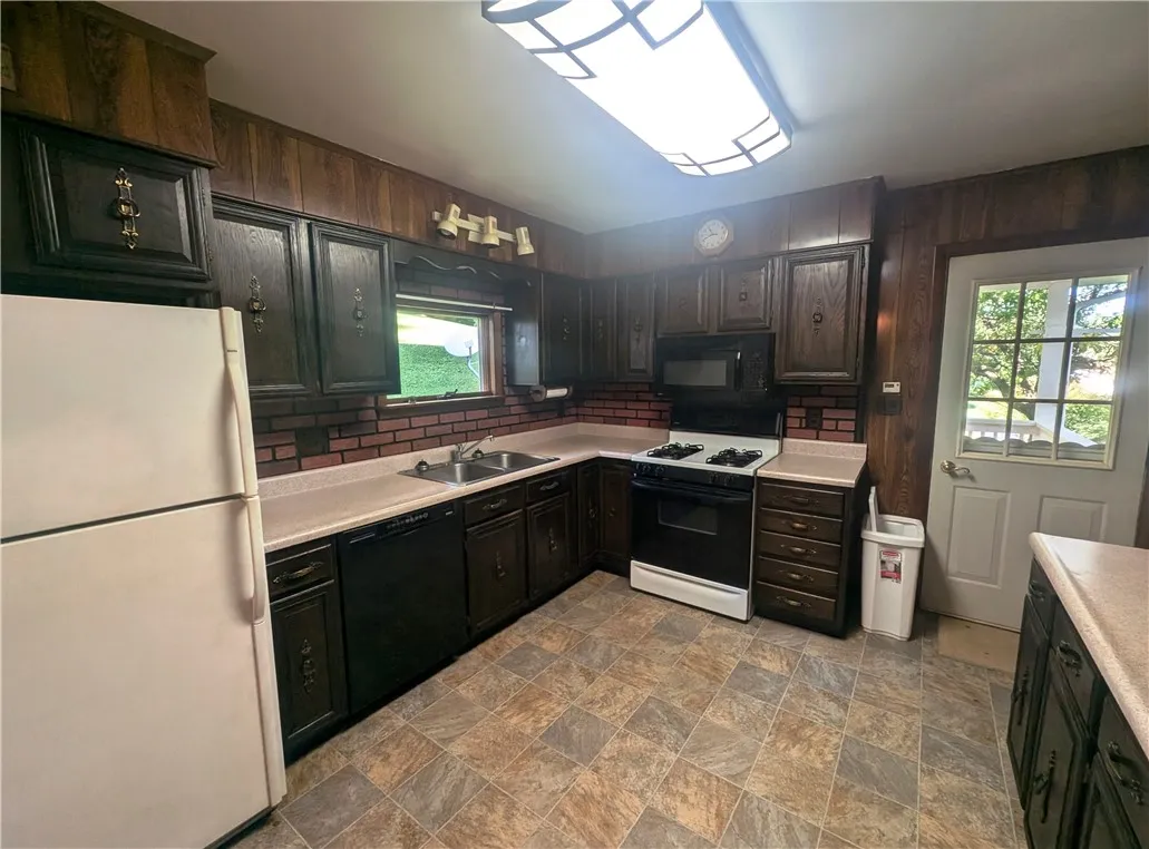 310 East Green Street, Smethport Boro, Pennsylvani, Smethport Boro, Pennsylvania 16749, 3 Bedrooms Bedrooms, 9 Rooms Rooms,2 BathroomsBathrooms,Residential,For Sale,310 East Green Street, Smethport Boro, Pennsylvani,R1622328