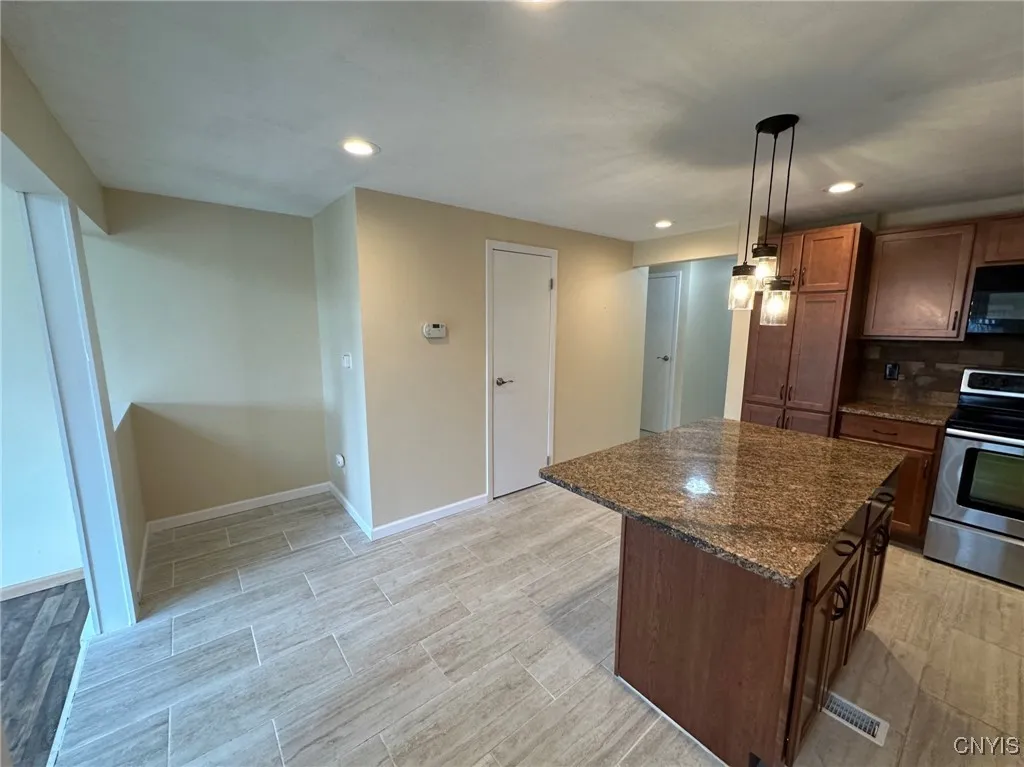 6148 Bethlehem Lane, Cicero, New York 13039, Cicero, New York 13039, 2 Bedrooms Bedrooms, 6 Rooms Rooms,1 BathroomBathrooms,Residential Lease,For Rent,6148 Bethlehem Lane, Cicero, New York 13039,S1622579