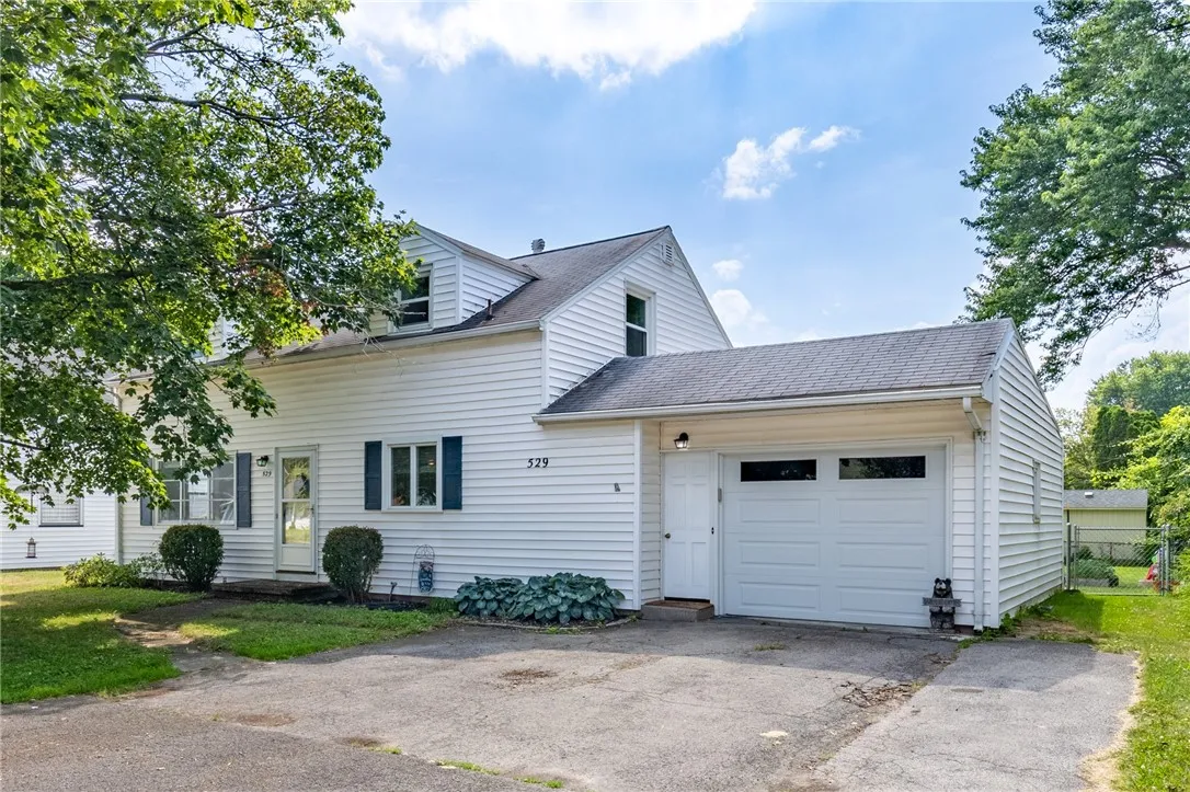 529 Fetzner Road, Greece, New York 14626, Greece, New York 14626, 4 Bedrooms Bedrooms, 9 Rooms Rooms,1 BathroomBathrooms,Residential,For Sale,529 Fetzner Road, Greece, New York 14626,R1622239