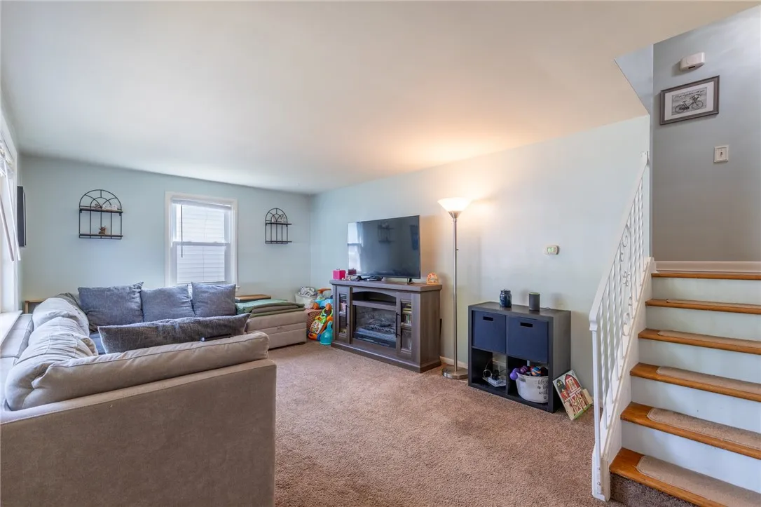 529 Fetzner Road, Greece, New York 14626, Greece, New York 14626, 4 Bedrooms Bedrooms, 9 Rooms Rooms,1 BathroomBathrooms,Residential,For Sale,529 Fetzner Road, Greece, New York 14626,R1622239