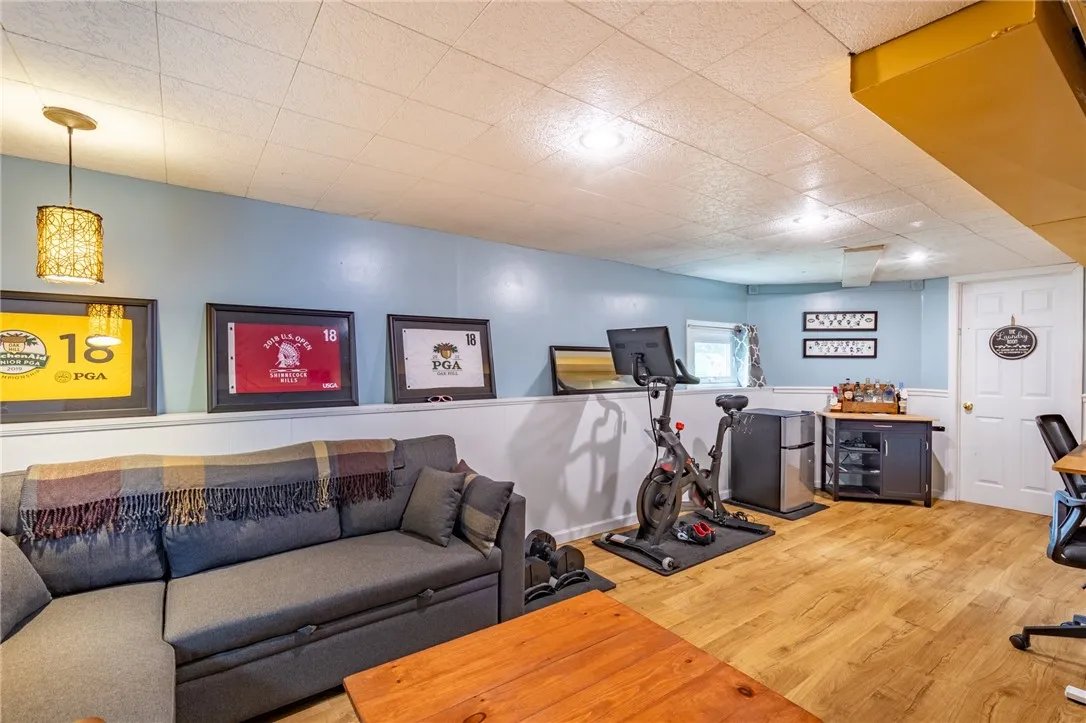 529 Fetzner Road, Greece, New York 14626, Greece, New York 14626, 4 Bedrooms Bedrooms, 9 Rooms Rooms,1 BathroomBathrooms,Residential,For Sale,529 Fetzner Road, Greece, New York 14626,R1622239