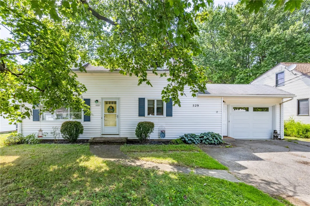 529 Fetzner Road, Greece, New York 14626, Greece, New York 14626, 4 Bedrooms Bedrooms, 9 Rooms Rooms,1 BathroomBathrooms,Residential,For Sale,529 Fetzner Road, Greece, New York 14626,R1622239
