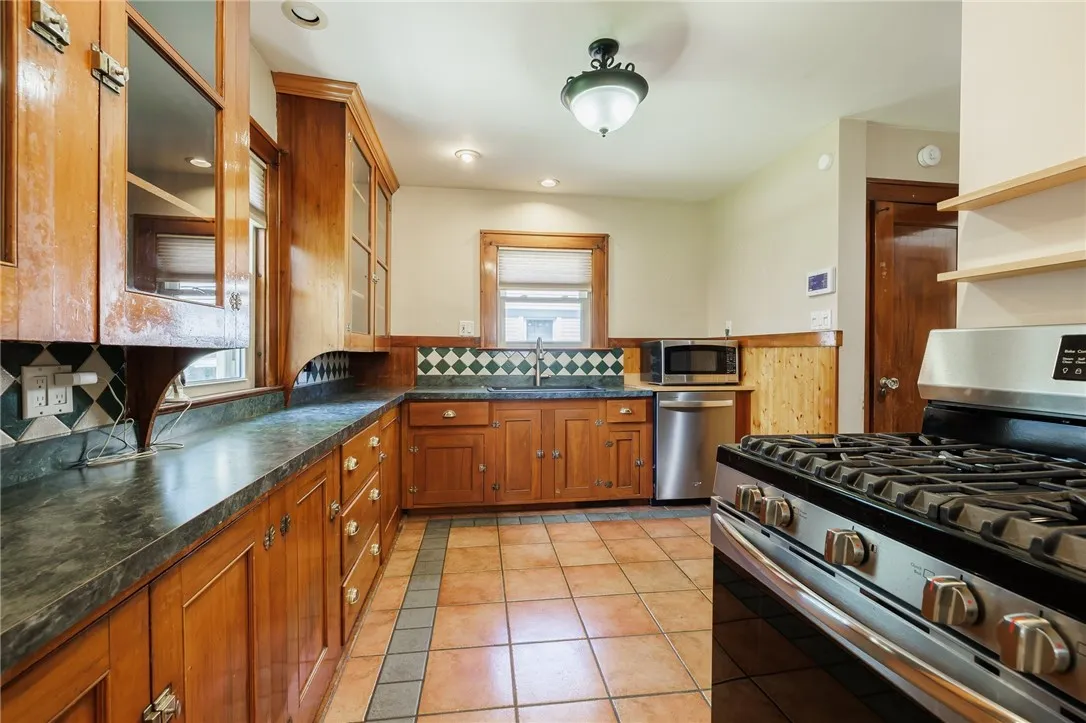 1043 Genesee Park Boulevard, Rochester, New York 1, Rochester, New York 14619, 3 Bedrooms Bedrooms, 6 Rooms Rooms,1 BathroomBathrooms,Residential,For Sale,1043 Genesee Park Boulevard, Rochester, New York 1,R1622596