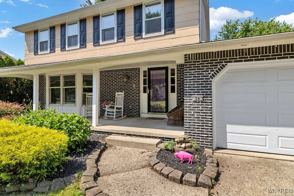 24 Rosewood Drive, Amherst, New York 14221, Amherst, New York 14221, 4 Bedrooms Bedrooms, 10 Rooms Rooms,2 BathroomsBathrooms,Residential,For Sale,24 Rosewood Drive, Amherst, New York 14221,B1622204