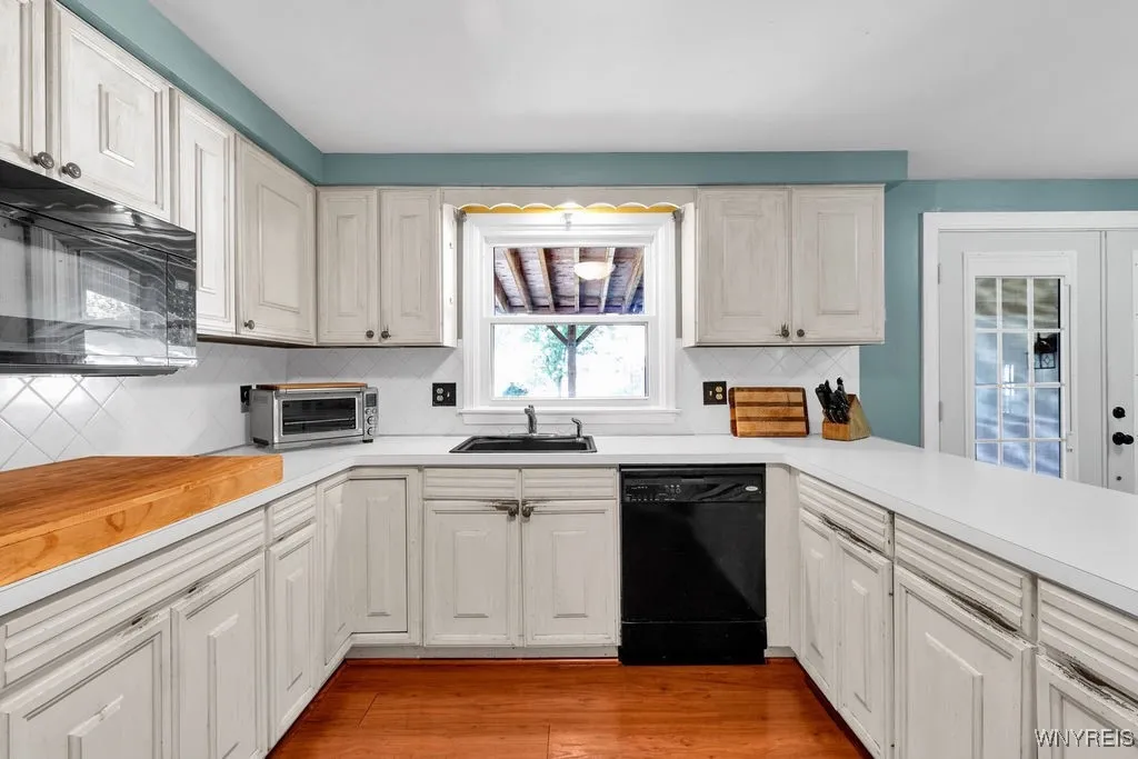 24 Rosewood Drive, Amherst, New York 14221, Amherst, New York 14221, 4 Bedrooms Bedrooms, 10 Rooms Rooms,2 BathroomsBathrooms,Residential,For Sale,24 Rosewood Drive, Amherst, New York 14221,B1622204