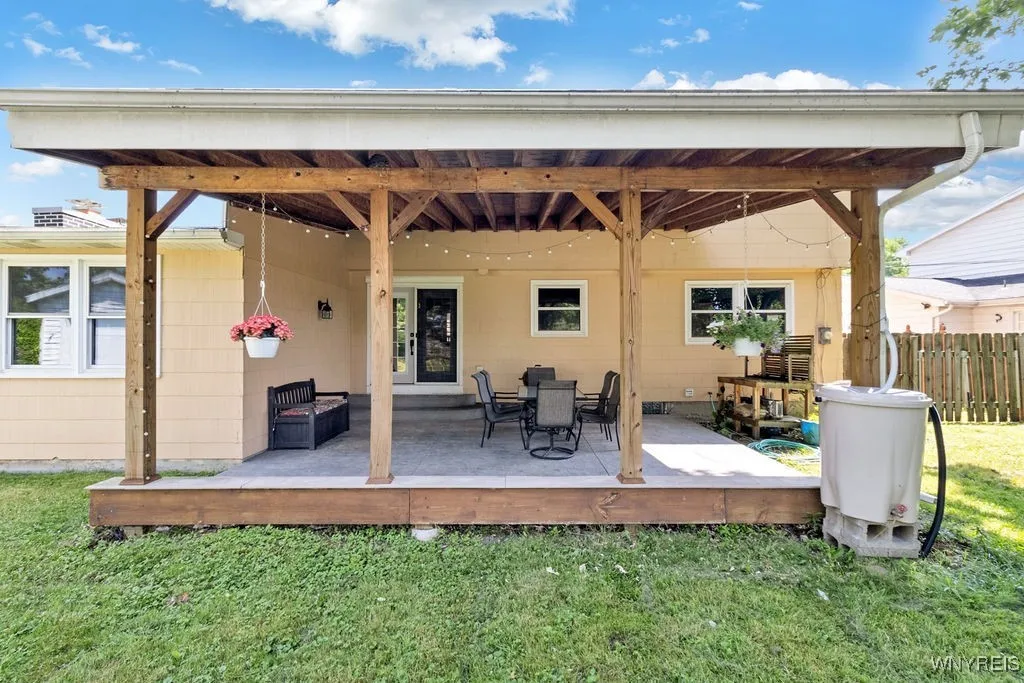 24 Rosewood Drive, Amherst, New York 14221, Amherst, New York 14221, 4 Bedrooms Bedrooms, 10 Rooms Rooms,2 BathroomsBathrooms,Residential,For Sale,24 Rosewood Drive, Amherst, New York 14221,B1622204