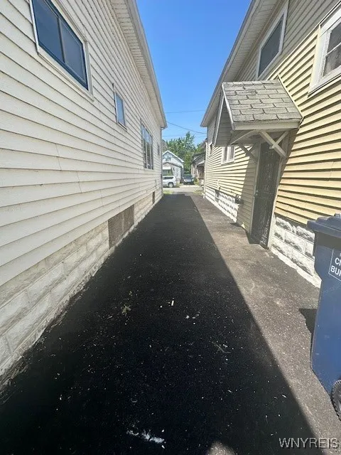 79 Courtland Avenue, Buffalo, New York 14215, Buffalo, New York 14215, 3 Bedrooms Bedrooms, 8 Rooms Rooms,1 BathroomBathrooms,Residential,For Sale,79 Courtland Avenue, Buffalo, New York 14215,B1622604