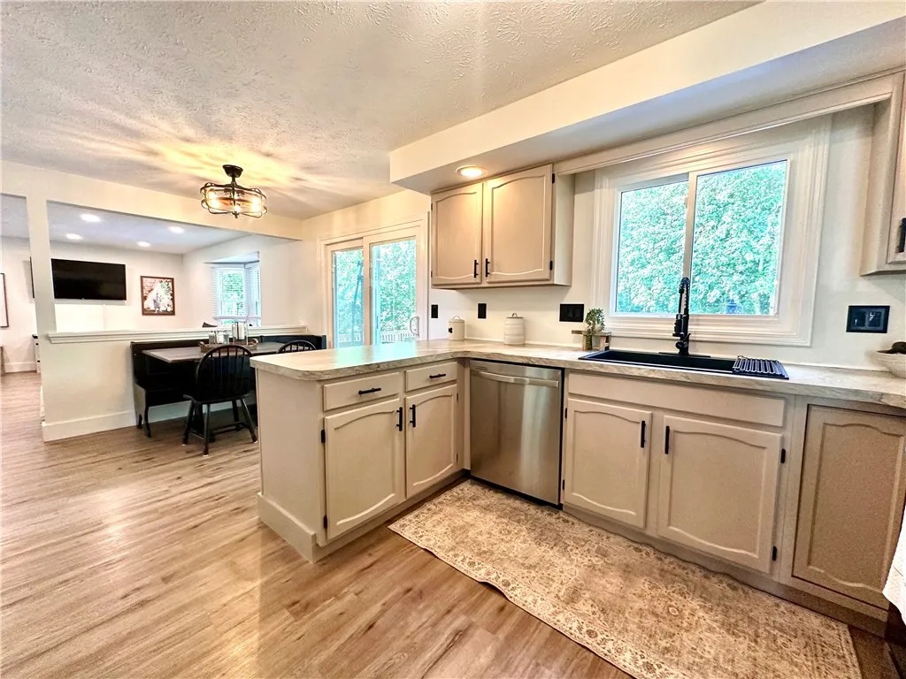 14 Melwood Drive, Greece, New York 14626, Greece, New York 14626, 3 Bedrooms Bedrooms, 12 Rooms Rooms,2 BathroomsBathrooms,Residential,For Sale,14 Melwood Drive, Greece, New York 14626,R1622547