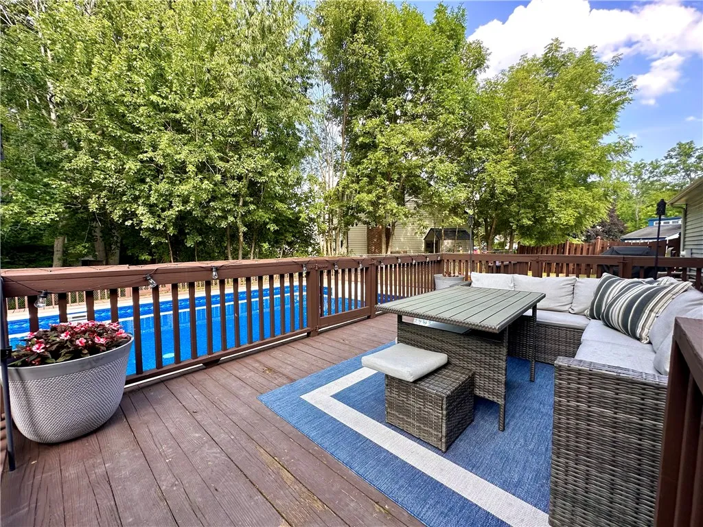 14 Melwood Drive, Greece, New York 14626, Greece, New York 14626, 3 Bedrooms Bedrooms, 12 Rooms Rooms,2 BathroomsBathrooms,Residential,For Sale,14 Melwood Drive, Greece, New York 14626,R1622547