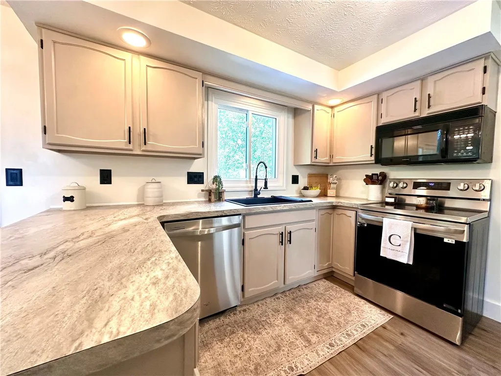 14 Melwood Drive, Greece, New York 14626, Greece, New York 14626, 3 Bedrooms Bedrooms, 12 Rooms Rooms,2 BathroomsBathrooms,Residential,For Sale,14 Melwood Drive, Greece, New York 14626,R1622547