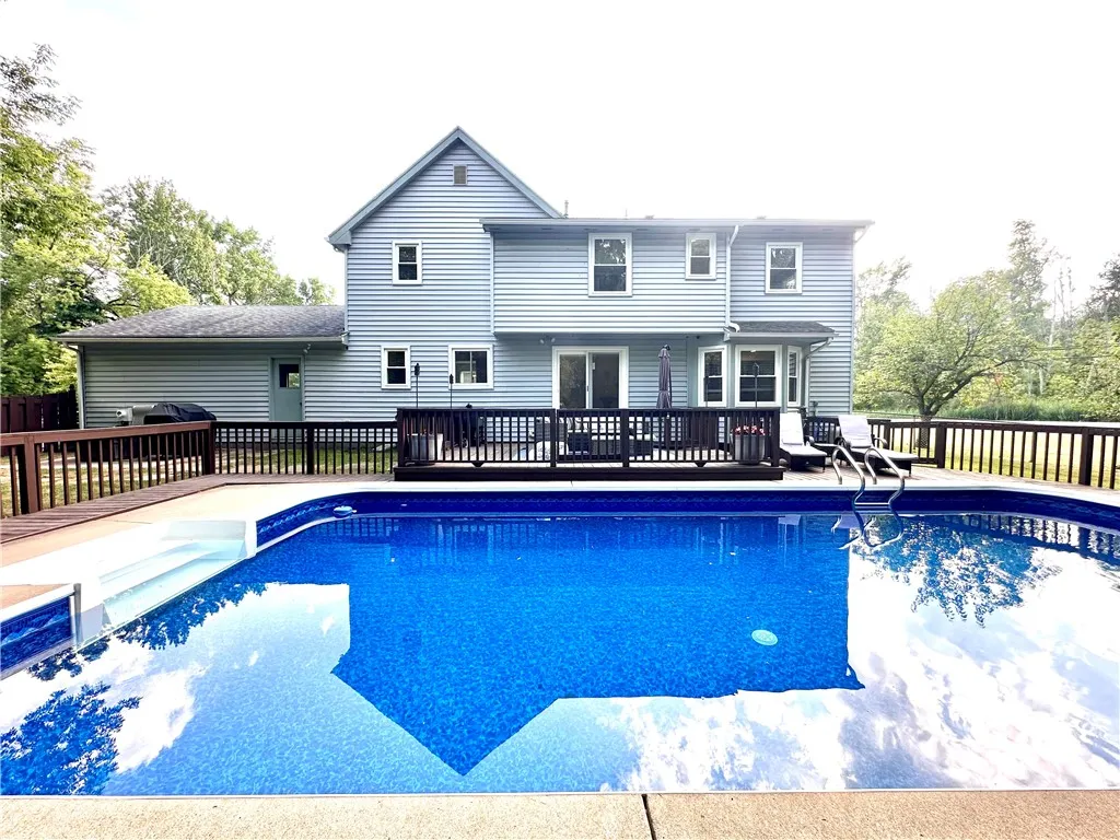 14 Melwood Drive, Greece, New York 14626, Greece, New York 14626, 3 Bedrooms Bedrooms, 12 Rooms Rooms,2 BathroomsBathrooms,Residential,For Sale,14 Melwood Drive, Greece, New York 14626,R1622547
