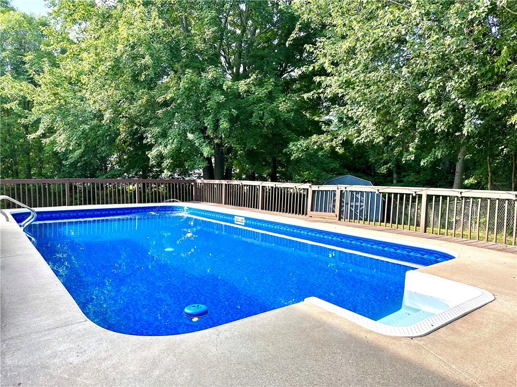14 Melwood Drive, Greece, New York 14626, Greece, New York 14626, 3 Bedrooms Bedrooms, 12 Rooms Rooms,2 BathroomsBathrooms,Residential,For Sale,14 Melwood Drive, Greece, New York 14626,R1622547