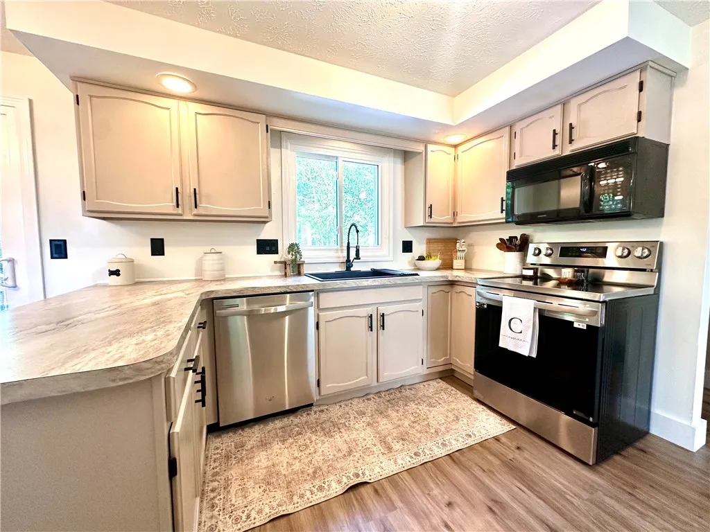 14 Melwood Drive, Greece, New York 14626, Greece, New York 14626, 3 Bedrooms Bedrooms, 12 Rooms Rooms,2 BathroomsBathrooms,Residential,For Sale,14 Melwood Drive, Greece, New York 14626,R1622547