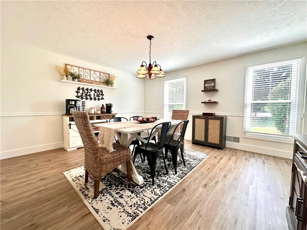 14 Melwood Drive, Greece, New York 14626, Greece, New York 14626, 3 Bedrooms Bedrooms, 12 Rooms Rooms,2 BathroomsBathrooms,Residential,For Sale,14 Melwood Drive, Greece, New York 14626,R1622547