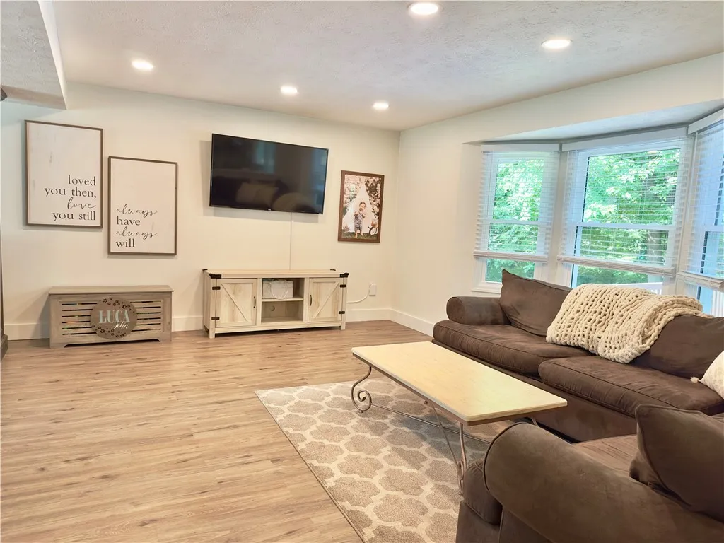 14 Melwood Drive, Greece, New York 14626, Greece, New York 14626, 3 Bedrooms Bedrooms, 12 Rooms Rooms,2 BathroomsBathrooms,Residential,For Sale,14 Melwood Drive, Greece, New York 14626,R1622547