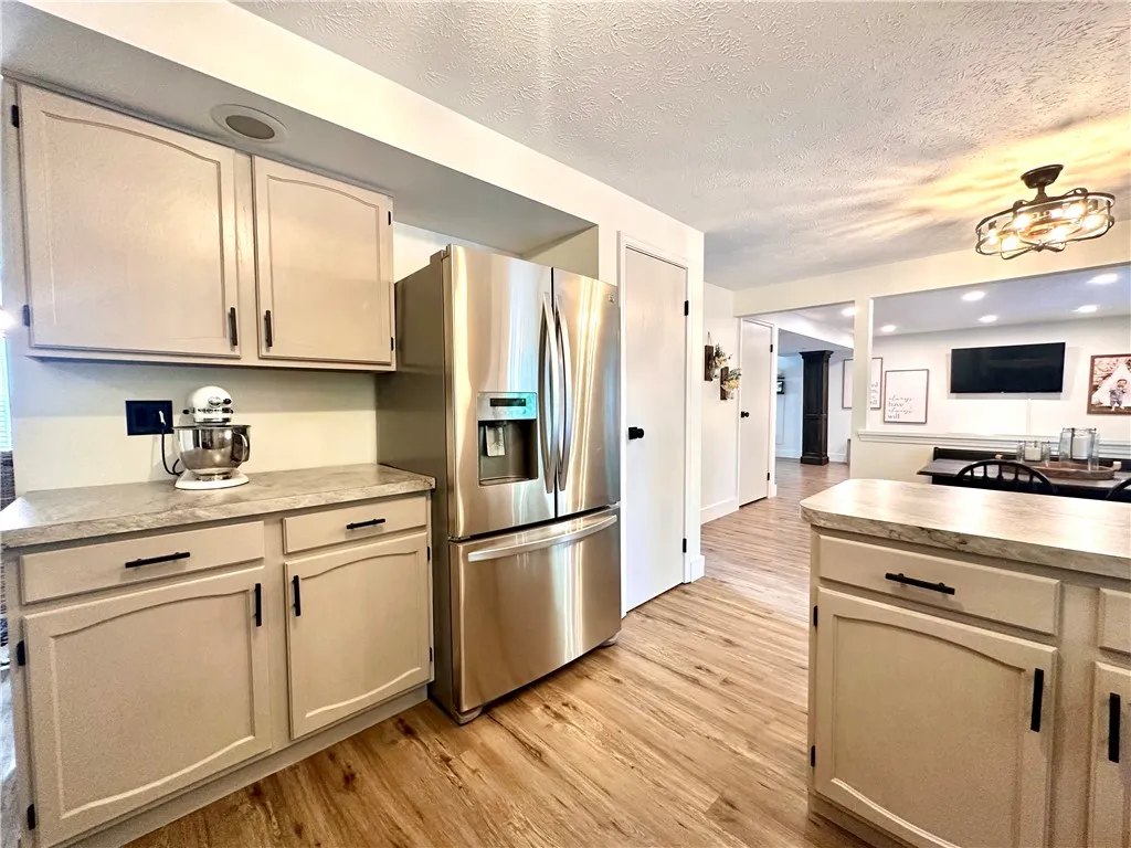 14 Melwood Drive, Greece, New York 14626, Greece, New York 14626, 3 Bedrooms Bedrooms, 12 Rooms Rooms,2 BathroomsBathrooms,Residential,For Sale,14 Melwood Drive, Greece, New York 14626,R1622547