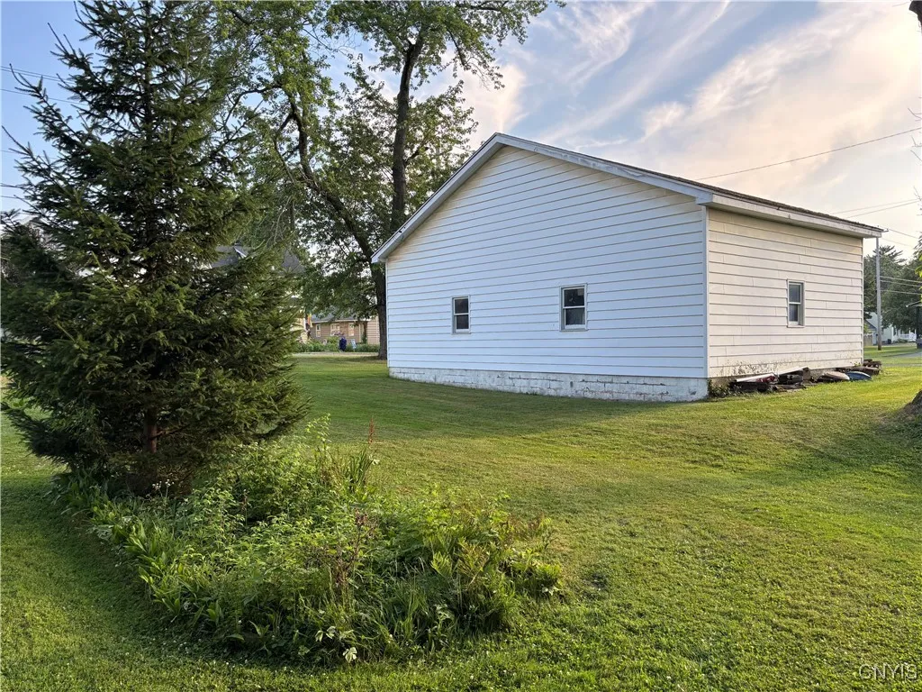 39 Standart Avenue, Auburn, New York 13021, Auburn, New York 13021, 3 Bedrooms Bedrooms, 6 Rooms Rooms,1 BathroomBathrooms,Residential,For Sale,39 Standart Avenue, Auburn, New York 13021,S1620652
