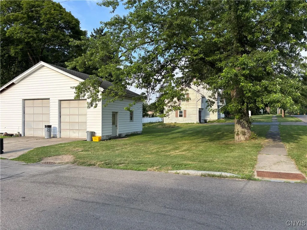39 Standart Avenue, Auburn, New York 13021, Auburn, New York 13021, 3 Bedrooms Bedrooms, 6 Rooms Rooms,1 BathroomBathrooms,Residential,For Sale,39 Standart Avenue, Auburn, New York 13021,S1620652