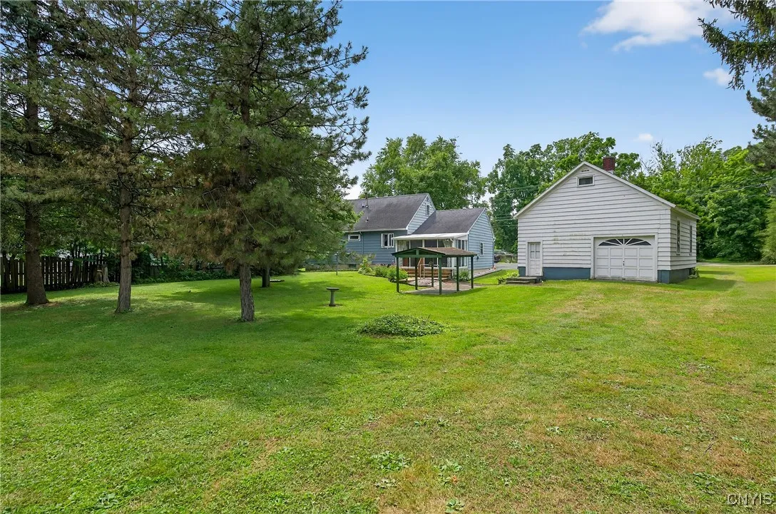 7165 Manlius Center Road, Manlius, New York 13057, Manlius, New York 13057, 3 Bedrooms Bedrooms, 7 Rooms Rooms,1 BathroomBathrooms,Residential,For Sale,7165 Manlius Center Road, Manlius, New York 13057,S1621430