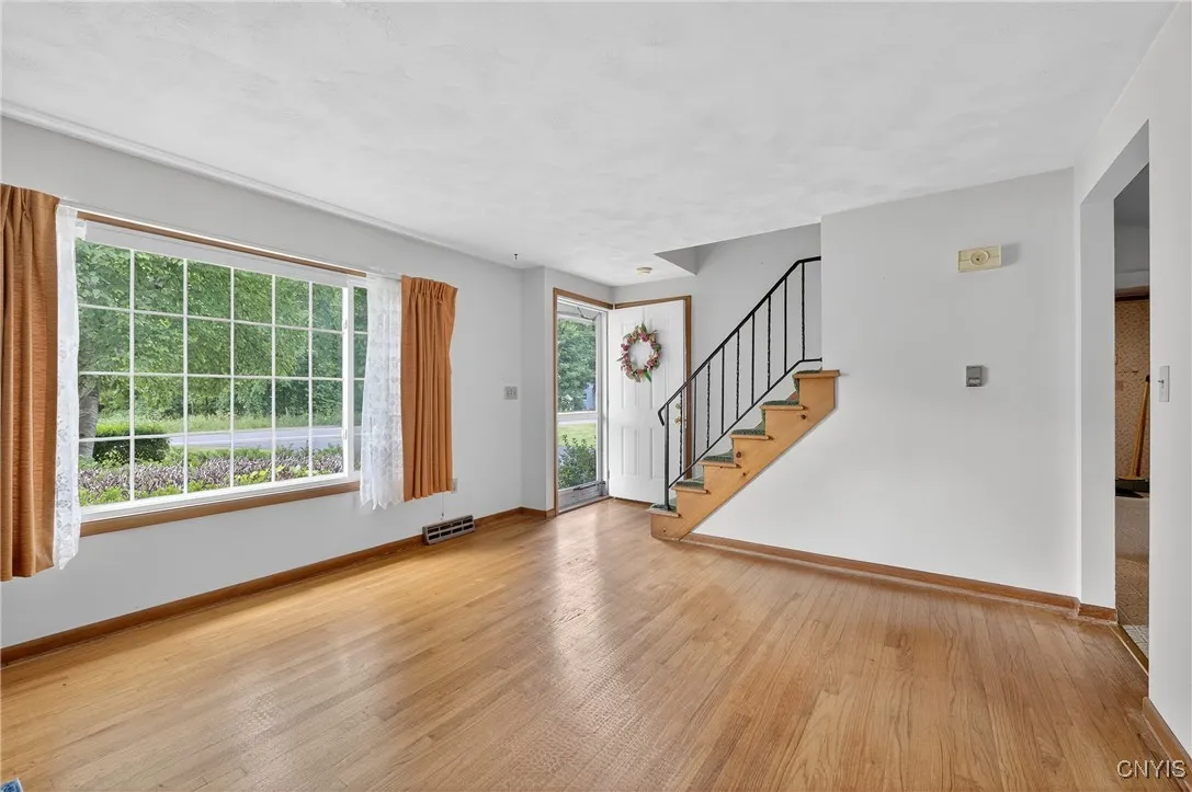 7165 Manlius Center Road, Manlius, New York 13057, Manlius, New York 13057, 3 Bedrooms Bedrooms, 7 Rooms Rooms,1 BathroomBathrooms,Residential,For Sale,7165 Manlius Center Road, Manlius, New York 13057,S1621430