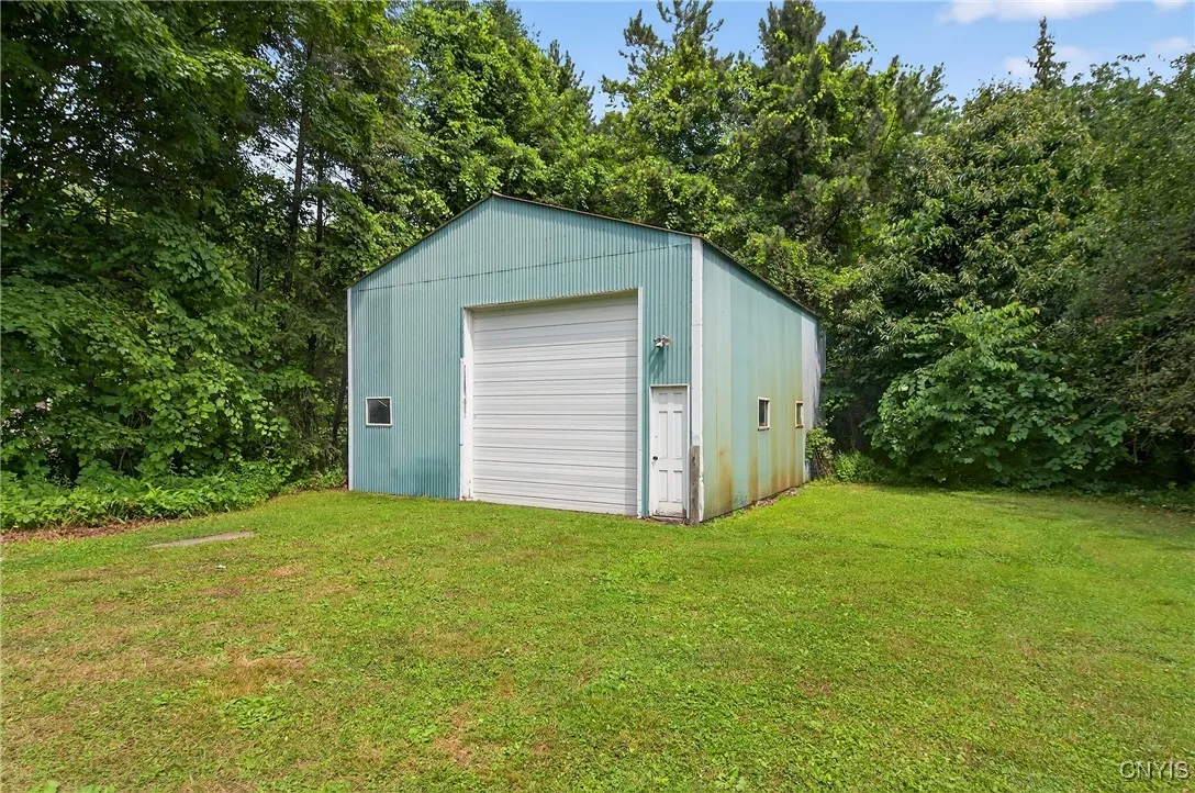 7165 Manlius Center Road, Manlius, New York 13057, Manlius, New York 13057, 3 Bedrooms Bedrooms, 7 Rooms Rooms,1 BathroomBathrooms,Residential,For Sale,7165 Manlius Center Road, Manlius, New York 13057,S1621430