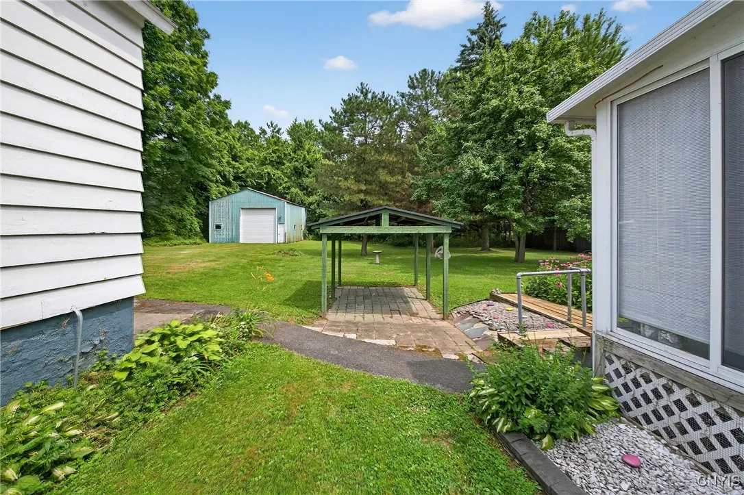 7165 Manlius Center Road, Manlius, New York 13057, Manlius, New York 13057, 3 Bedrooms Bedrooms, 7 Rooms Rooms,1 BathroomBathrooms,Residential,For Sale,7165 Manlius Center Road, Manlius, New York 13057,S1621430