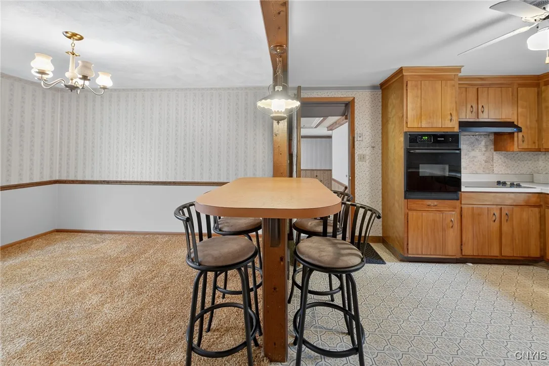 7165 Manlius Center Road, Manlius, New York 13057, Manlius, New York 13057, 3 Bedrooms Bedrooms, 7 Rooms Rooms,1 BathroomBathrooms,Residential,For Sale,7165 Manlius Center Road, Manlius, New York 13057,S1621430