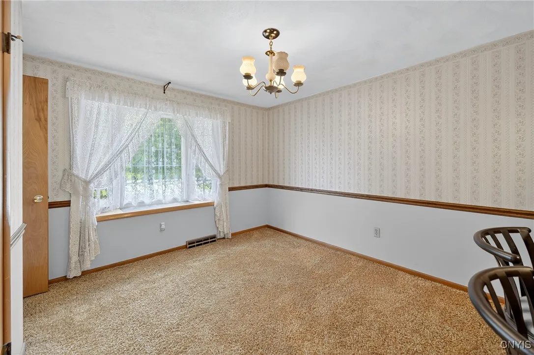 7165 Manlius Center Road, Manlius, New York 13057, Manlius, New York 13057, 3 Bedrooms Bedrooms, 7 Rooms Rooms,1 BathroomBathrooms,Residential,For Sale,7165 Manlius Center Road, Manlius, New York 13057,S1621430