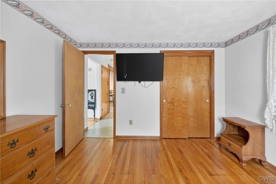 7165 Manlius Center Road, Manlius, New York 13057, Manlius, New York 13057, 3 Bedrooms Bedrooms, 7 Rooms Rooms,1 BathroomBathrooms,Residential,For Sale,7165 Manlius Center Road, Manlius, New York 13057,S1621430
