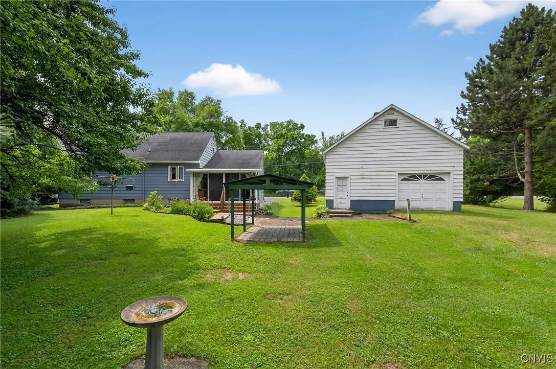 7165 Manlius Center Road, Manlius, New York 13057, Manlius, New York 13057, 3 Bedrooms Bedrooms, 7 Rooms Rooms,1 BathroomBathrooms,Residential,For Sale,7165 Manlius Center Road, Manlius, New York 13057,S1621430