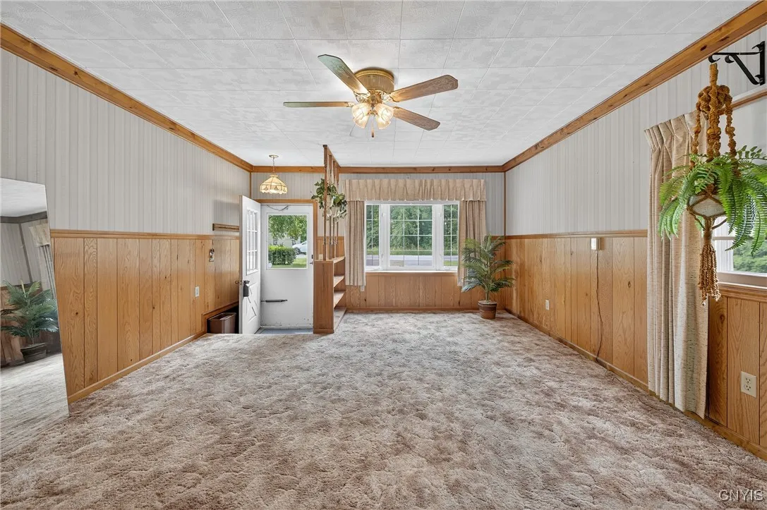 7165 Manlius Center Road, Manlius, New York 13057, Manlius, New York 13057, 3 Bedrooms Bedrooms, 7 Rooms Rooms,1 BathroomBathrooms,Residential,For Sale,7165 Manlius Center Road, Manlius, New York 13057,S1621430