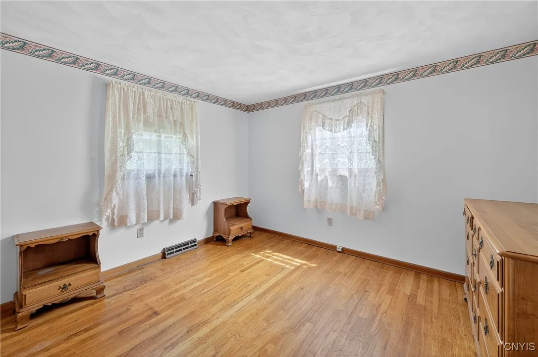 7165 Manlius Center Road, Manlius, New York 13057, Manlius, New York 13057, 3 Bedrooms Bedrooms, 7 Rooms Rooms,1 BathroomBathrooms,Residential,For Sale,7165 Manlius Center Road, Manlius, New York 13057,S1621430