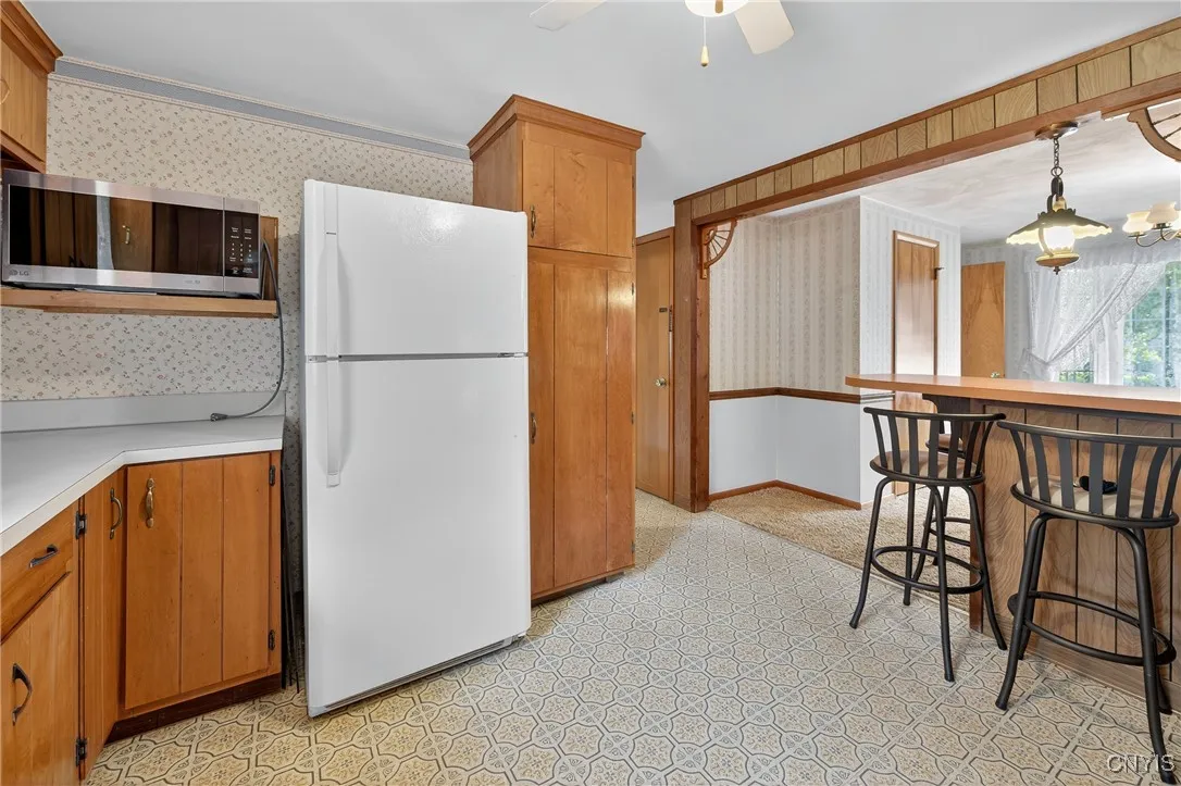 7165 Manlius Center Road, Manlius, New York 13057, Manlius, New York 13057, 3 Bedrooms Bedrooms, 7 Rooms Rooms,1 BathroomBathrooms,Residential,For Sale,7165 Manlius Center Road, Manlius, New York 13057,S1621430