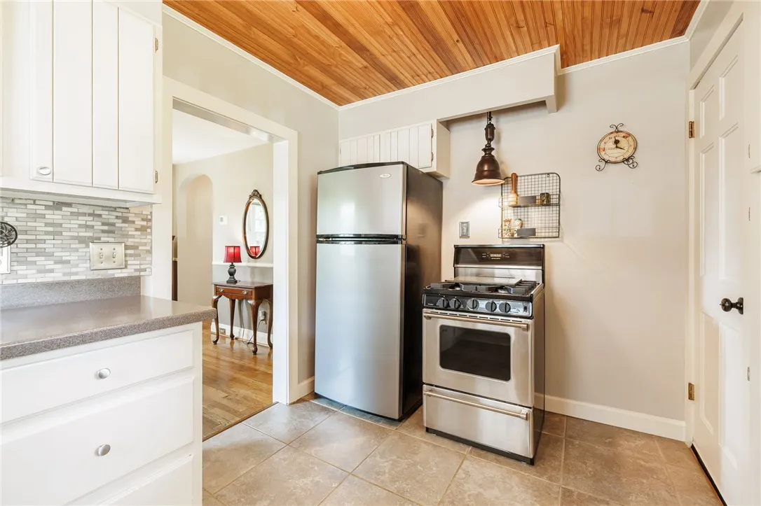 36 Dover Park, Brighton, New York 14610, Brighton, New York 14610, 3 Bedrooms Bedrooms, 7 Rooms Rooms,1 BathroomBathrooms,Residential,For Sale,36 Dover Park, Brighton, New York 14610,R1619764