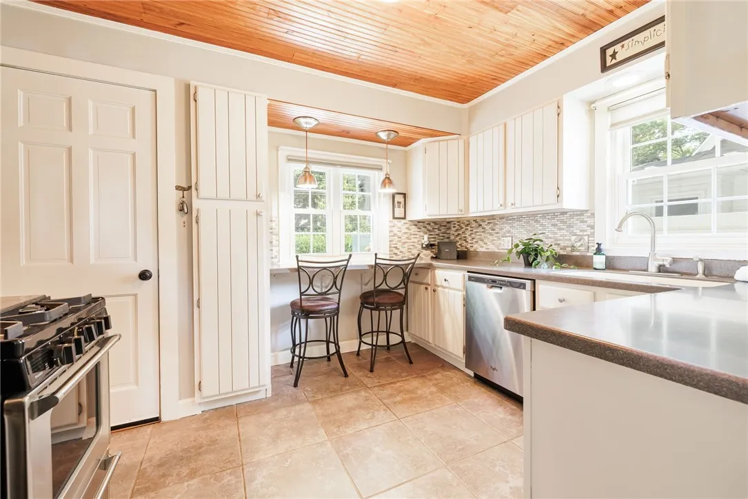 36 Dover Park, Brighton, New York 14610, Brighton, New York 14610, 3 Bedrooms Bedrooms, 7 Rooms Rooms,1 BathroomBathrooms,Residential,For Sale,36 Dover Park, Brighton, New York 14610,R1619764