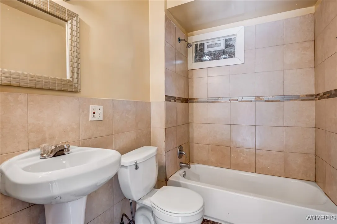 1046 East Ferry Street N, Buffalo, New York 14211, Buffalo, New York 14211, 4 Bedrooms Bedrooms, 7 Rooms Rooms,1 BathroomBathrooms,Residential,For Sale,1046 East Ferry Street N, Buffalo, New York 14211,B1622614