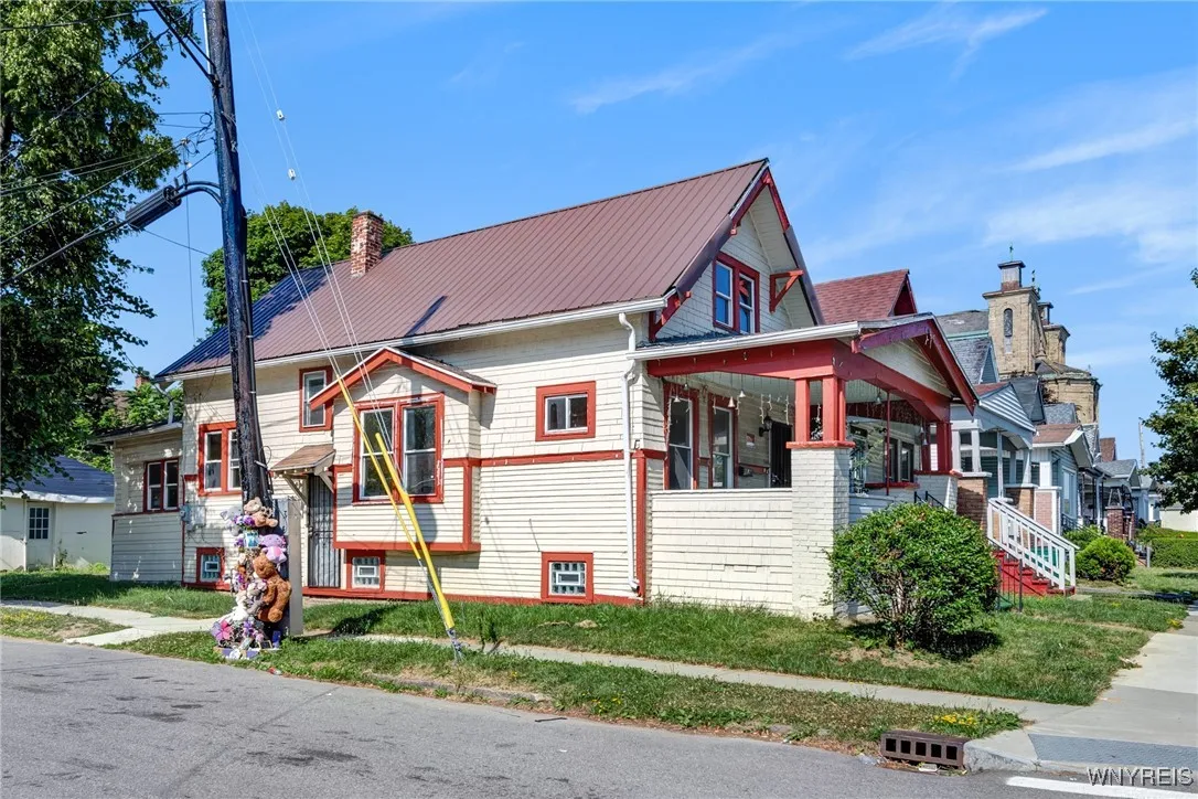 1046 East Ferry Street N, Buffalo, New York 14211, Buffalo, New York 14211, 4 Bedrooms Bedrooms, 7 Rooms Rooms,1 BathroomBathrooms,Residential,For Sale,1046 East Ferry Street N, Buffalo, New York 14211,B1622614