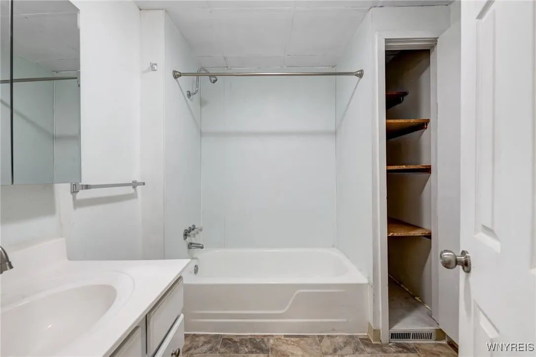 386 Davey Street, Buffalo, New York 14206, Buffalo, New York 14206, 3 Bedrooms Bedrooms, ,2 BathroomsBathrooms,Residential,For Sale,386 Davey Street, Buffalo, New York 14206,B1622616