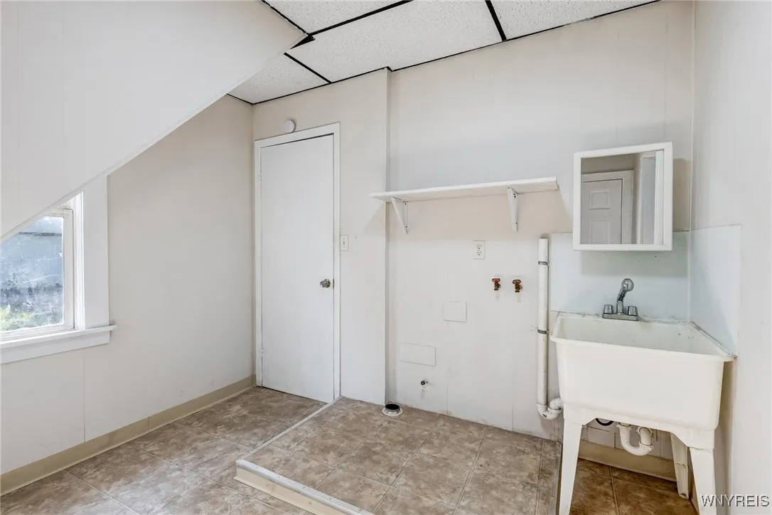 386 Davey Street, Buffalo, New York 14206, Buffalo, New York 14206, 3 Bedrooms Bedrooms, ,2 BathroomsBathrooms,Residential,For Sale,386 Davey Street, Buffalo, New York 14206,B1622616
