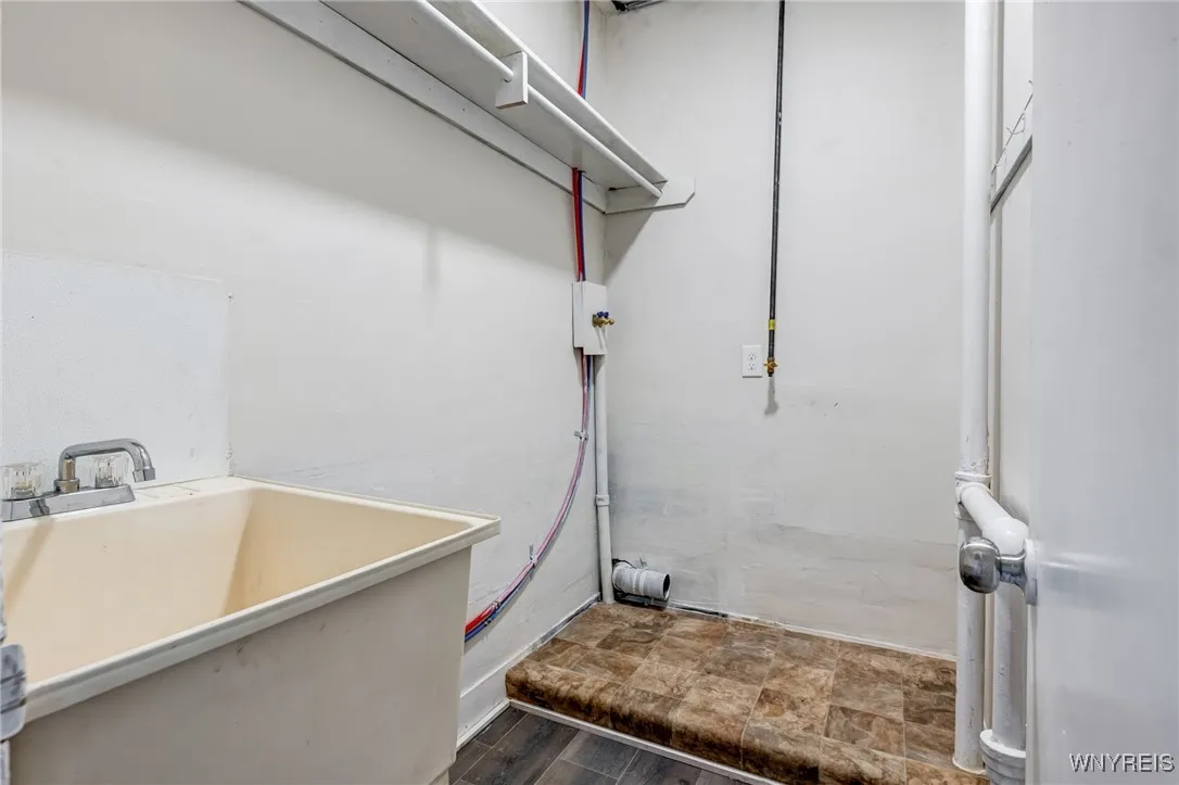 386 Davey Street, Buffalo, New York 14206, Buffalo, New York 14206, 3 Bedrooms Bedrooms, ,2 BathroomsBathrooms,Residential,For Sale,386 Davey Street, Buffalo, New York 14206,B1622616