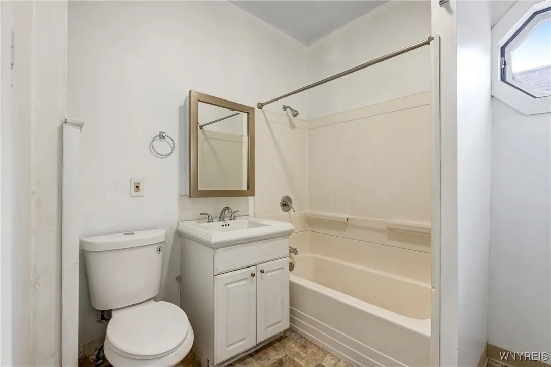 386 Davey Street, Buffalo, New York 14206, Buffalo, New York 14206, 3 Bedrooms Bedrooms, ,2 BathroomsBathrooms,Residential,For Sale,386 Davey Street, Buffalo, New York 14206,B1622616