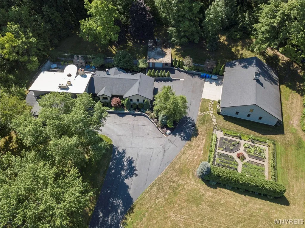 1650 Ridge Road, Lewiston, New York 14092, Lewiston, New York 14092, 4 Bedrooms Bedrooms, 13 Rooms Rooms,4 BathroomsBathrooms,Residential,For Sale,1650 Ridge Road, Lewiston, New York 14092,B1621972