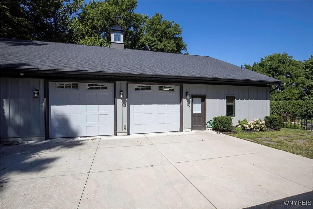 1650 Ridge Road, Lewiston, New York 14092, Lewiston, New York 14092, 4 Bedrooms Bedrooms, 13 Rooms Rooms,4 BathroomsBathrooms,Residential,For Sale,1650 Ridge Road, Lewiston, New York 14092,B1621972