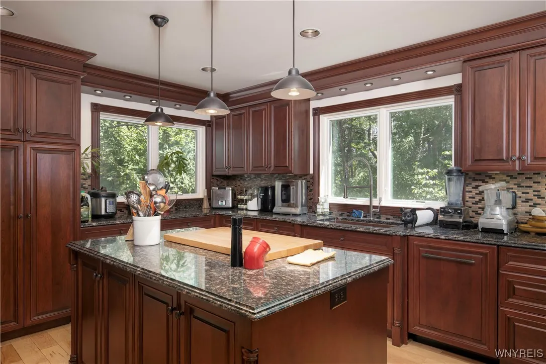 1650 Ridge Road, Lewiston, New York 14092, Lewiston, New York 14092, 4 Bedrooms Bedrooms, 13 Rooms Rooms,4 BathroomsBathrooms,Residential,For Sale,1650 Ridge Road, Lewiston, New York 14092,B1621972