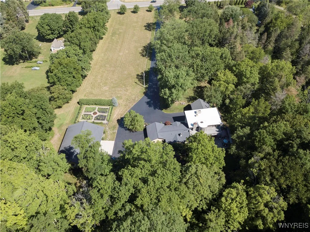 1650 Ridge Road, Lewiston, New York 14092, Lewiston, New York 14092, 4 Bedrooms Bedrooms, 13 Rooms Rooms,4 BathroomsBathrooms,Residential,For Sale,1650 Ridge Road, Lewiston, New York 14092,B1621972