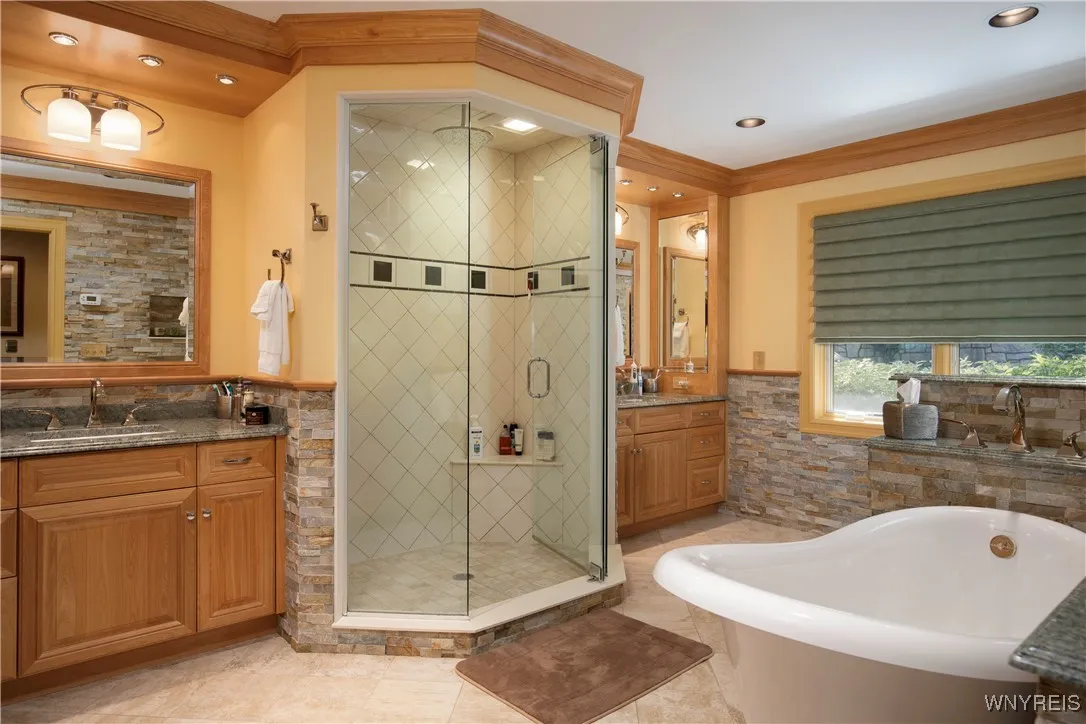 1650 Ridge Road, Lewiston, New York 14092, Lewiston, New York 14092, 4 Bedrooms Bedrooms, 13 Rooms Rooms,4 BathroomsBathrooms,Residential,For Sale,1650 Ridge Road, Lewiston, New York 14092,B1621972